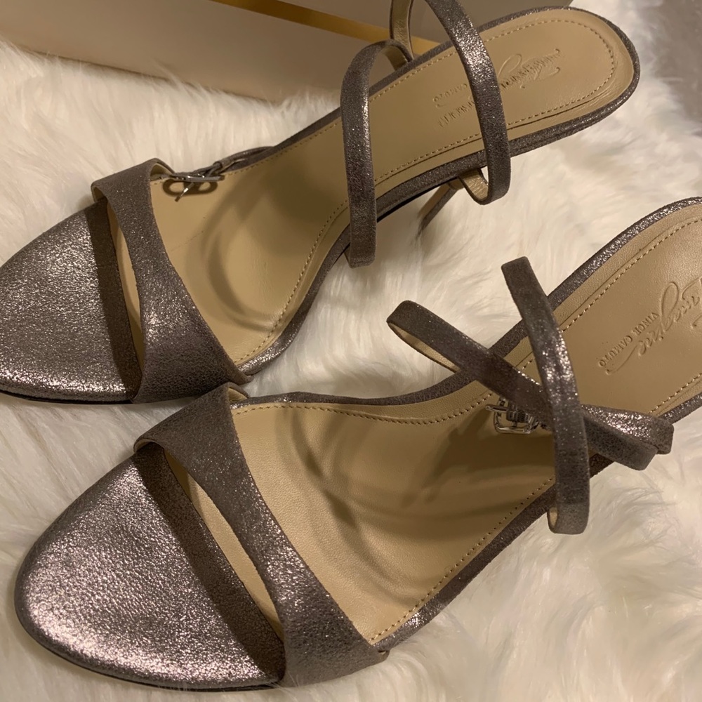 Brand New Vince Camuto style IM-RORA